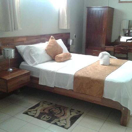 Hotel Golden Star อีกีโตส ภายนอก รูปภาพ