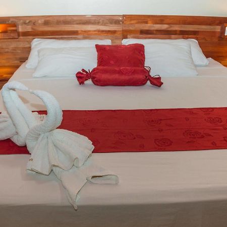 Hotel Golden Star อีกีโตส ภายนอก รูปภาพ