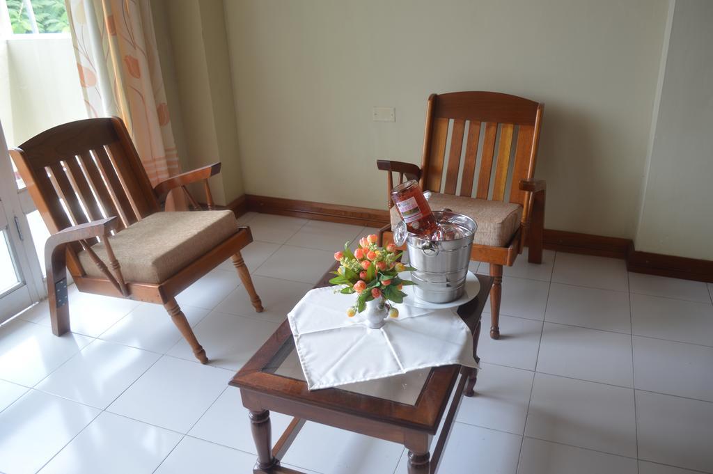 Hotel Golden Star อีกีโตส ภายนอก รูปภาพ