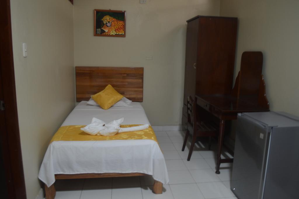 Hotel Golden Star อีกีโตส ภายนอก รูปภาพ