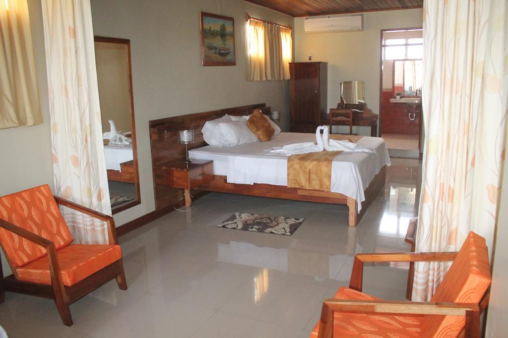 Hotel Golden Star อีกีโตส ภายนอก รูปภาพ