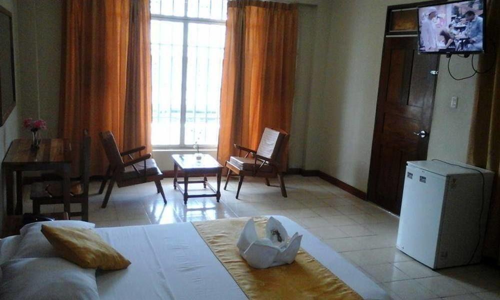 Hotel Golden Star อีกีโตส ภายนอก รูปภาพ