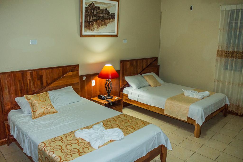 Hotel Golden Star อีกีโตส ภายนอก รูปภาพ