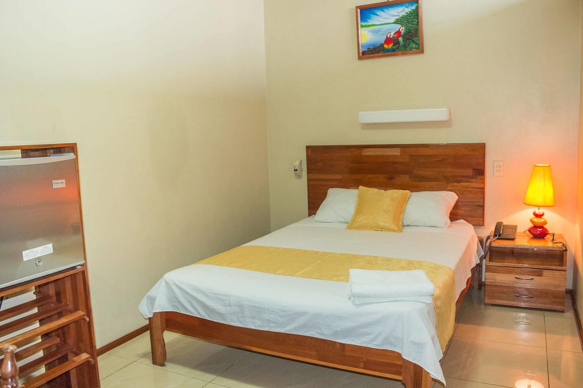 Hotel Golden Star อีกีโตส ภายนอก รูปภาพ