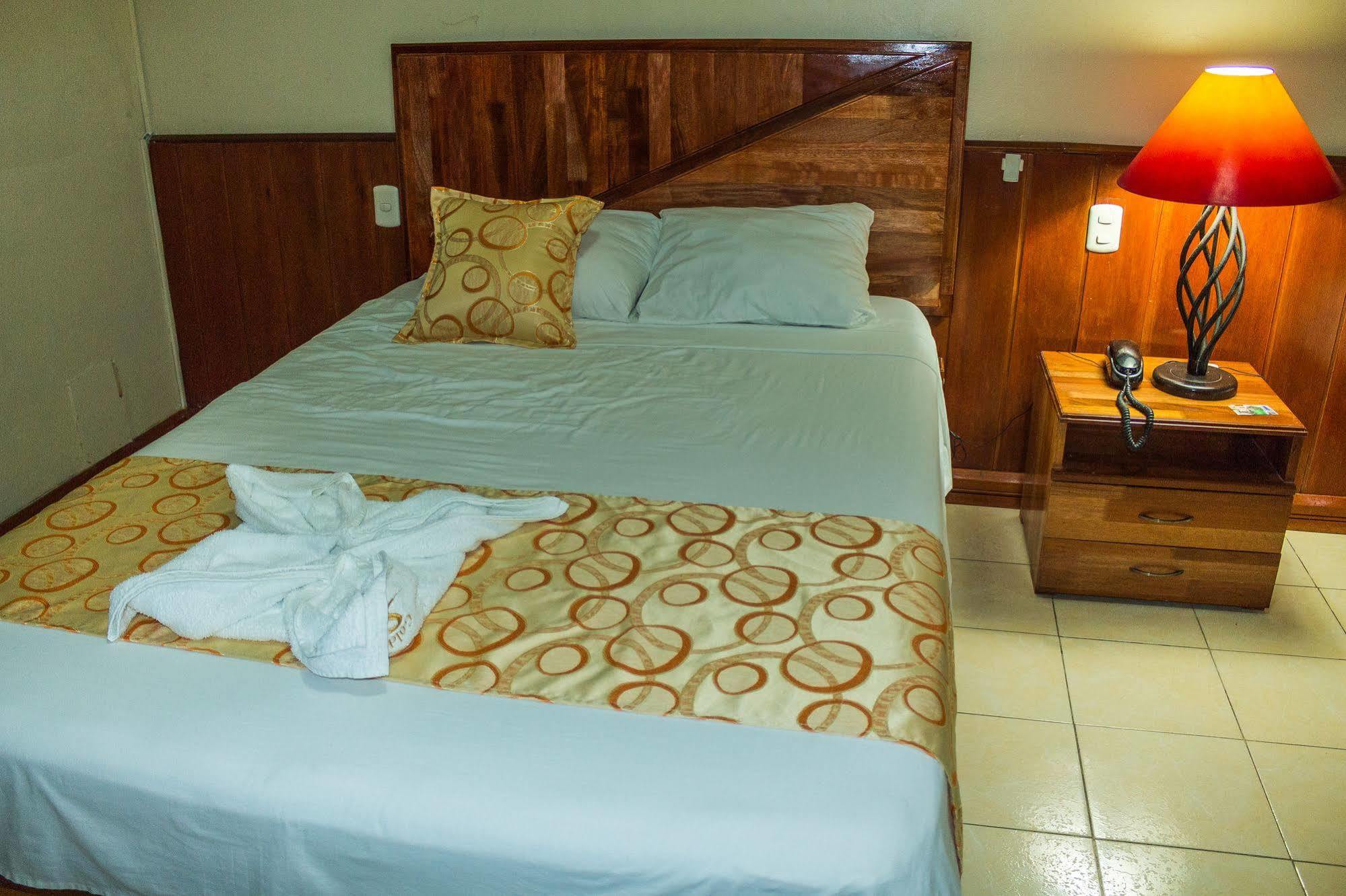 Hotel Golden Star อีกีโตส ภายนอก รูปภาพ
