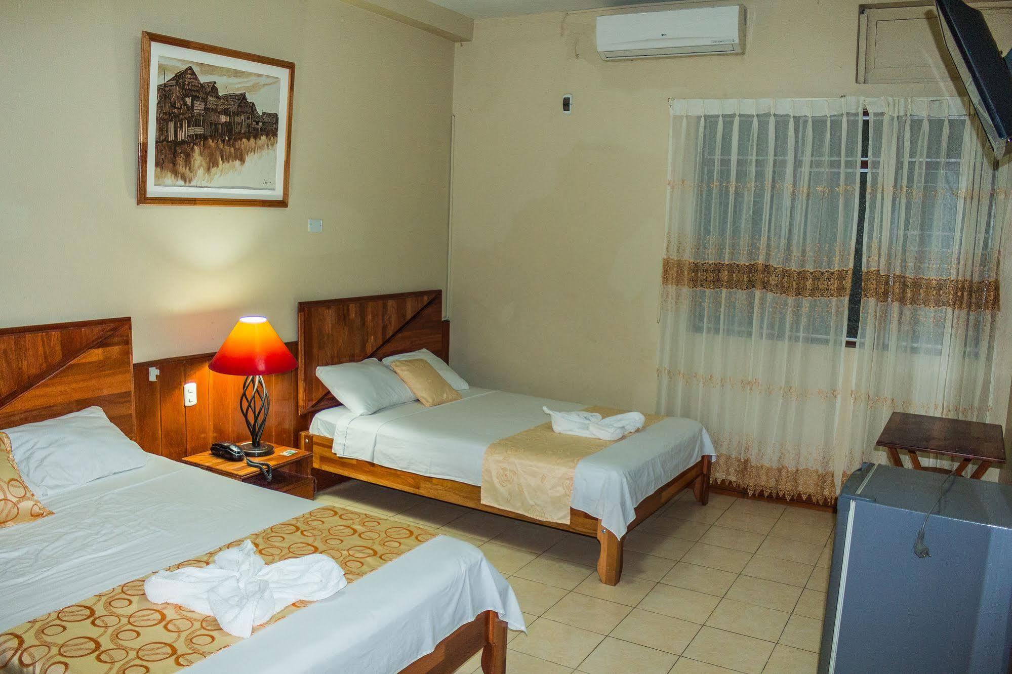 Hotel Golden Star อีกีโตส ภายนอก รูปภาพ