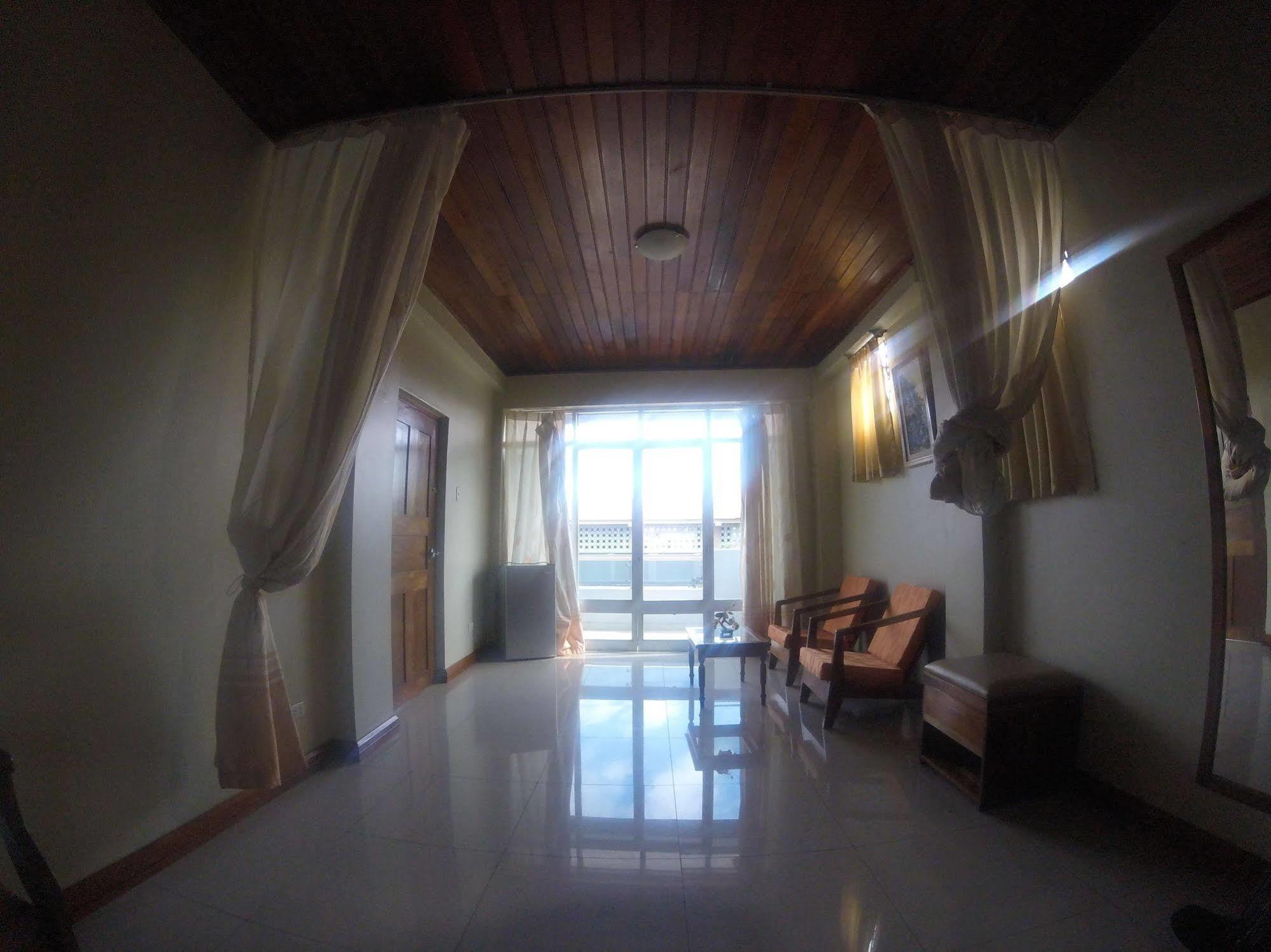 Hotel Golden Star อีกีโตส ภายนอก รูปภาพ