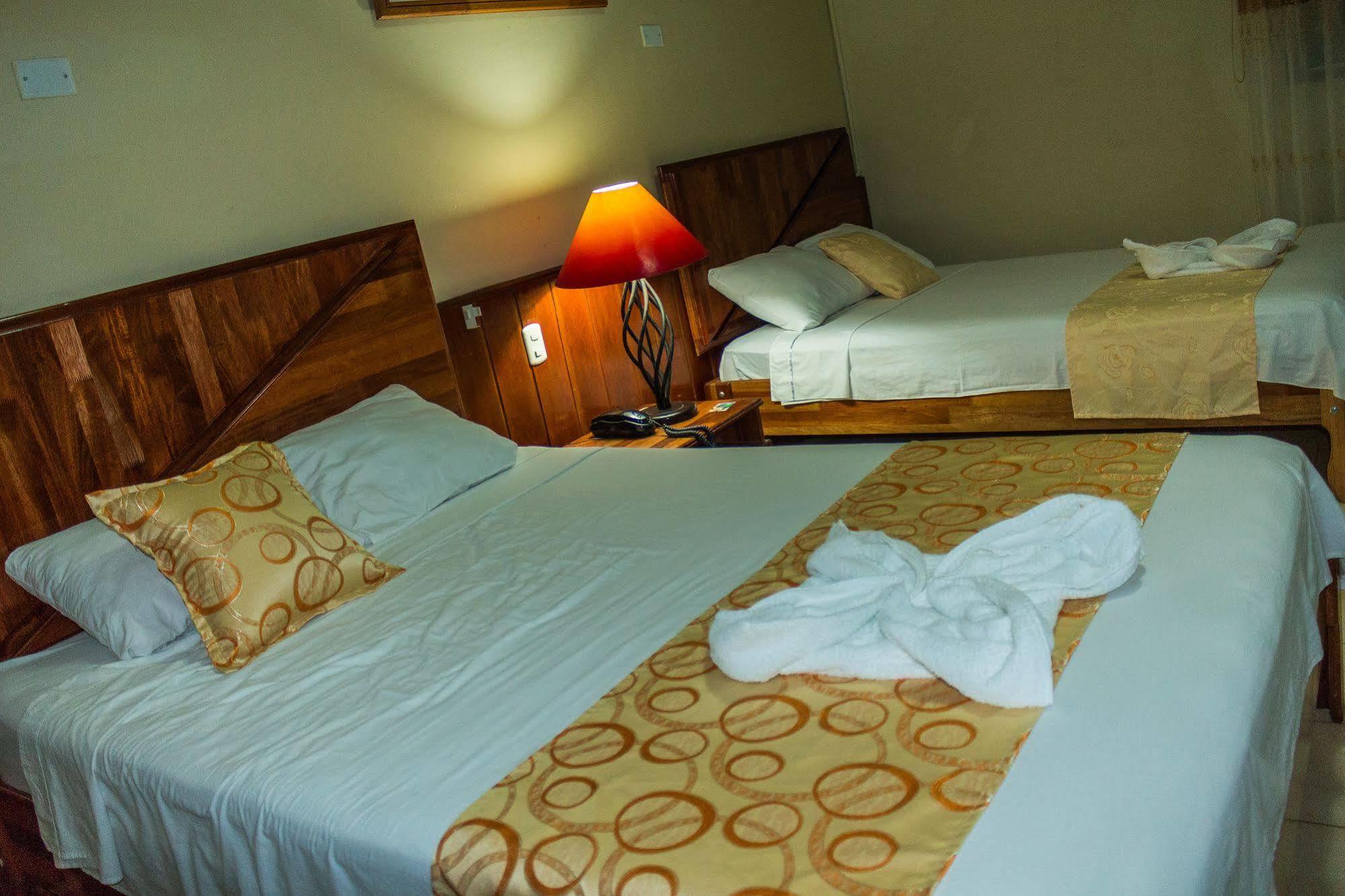 Hotel Golden Star อีกีโตส ภายนอก รูปภาพ