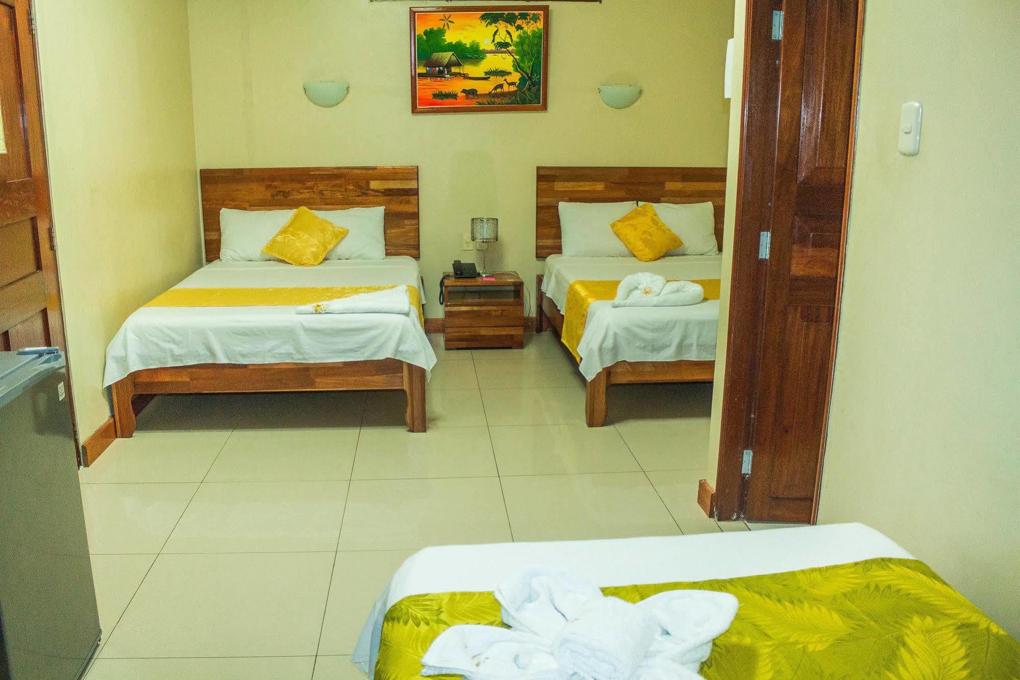 Hotel Golden Star อีกีโตส ภายนอก รูปภาพ