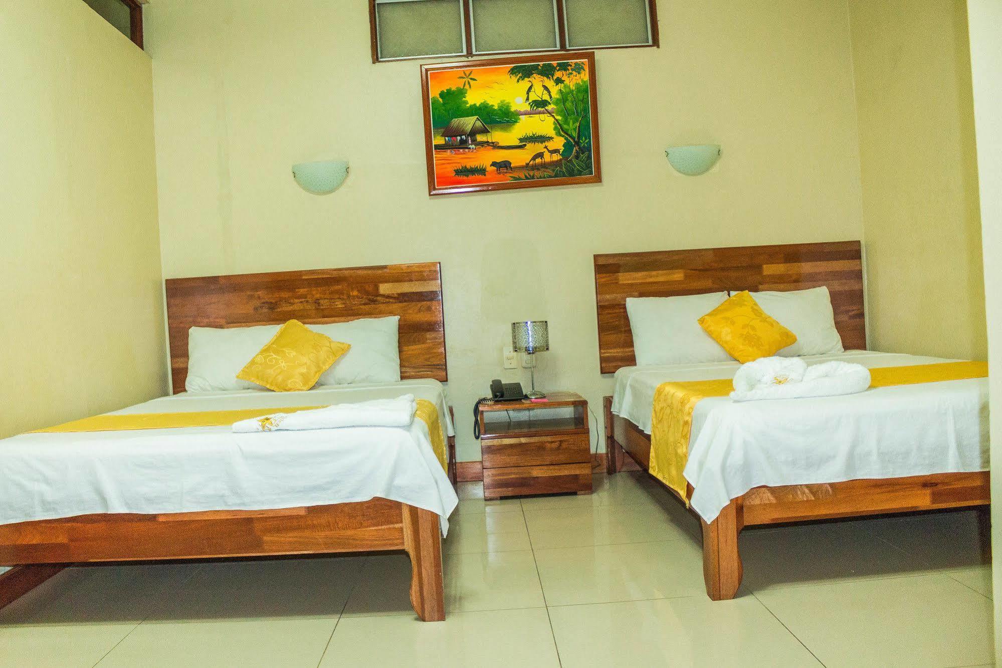 Hotel Golden Star อีกีโตส ภายนอก รูปภาพ