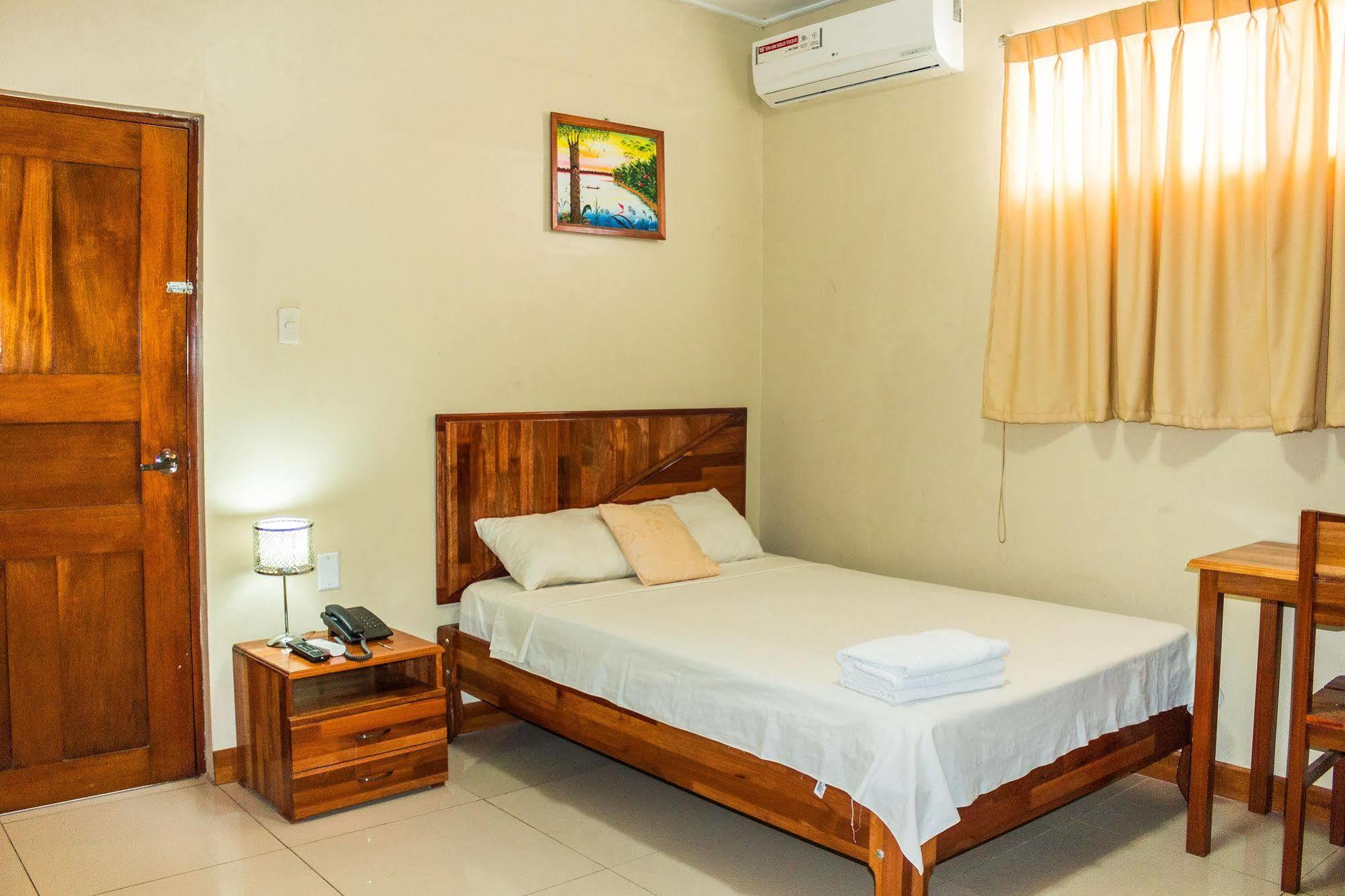 Hotel Golden Star อีกีโตส ภายนอก รูปภาพ
