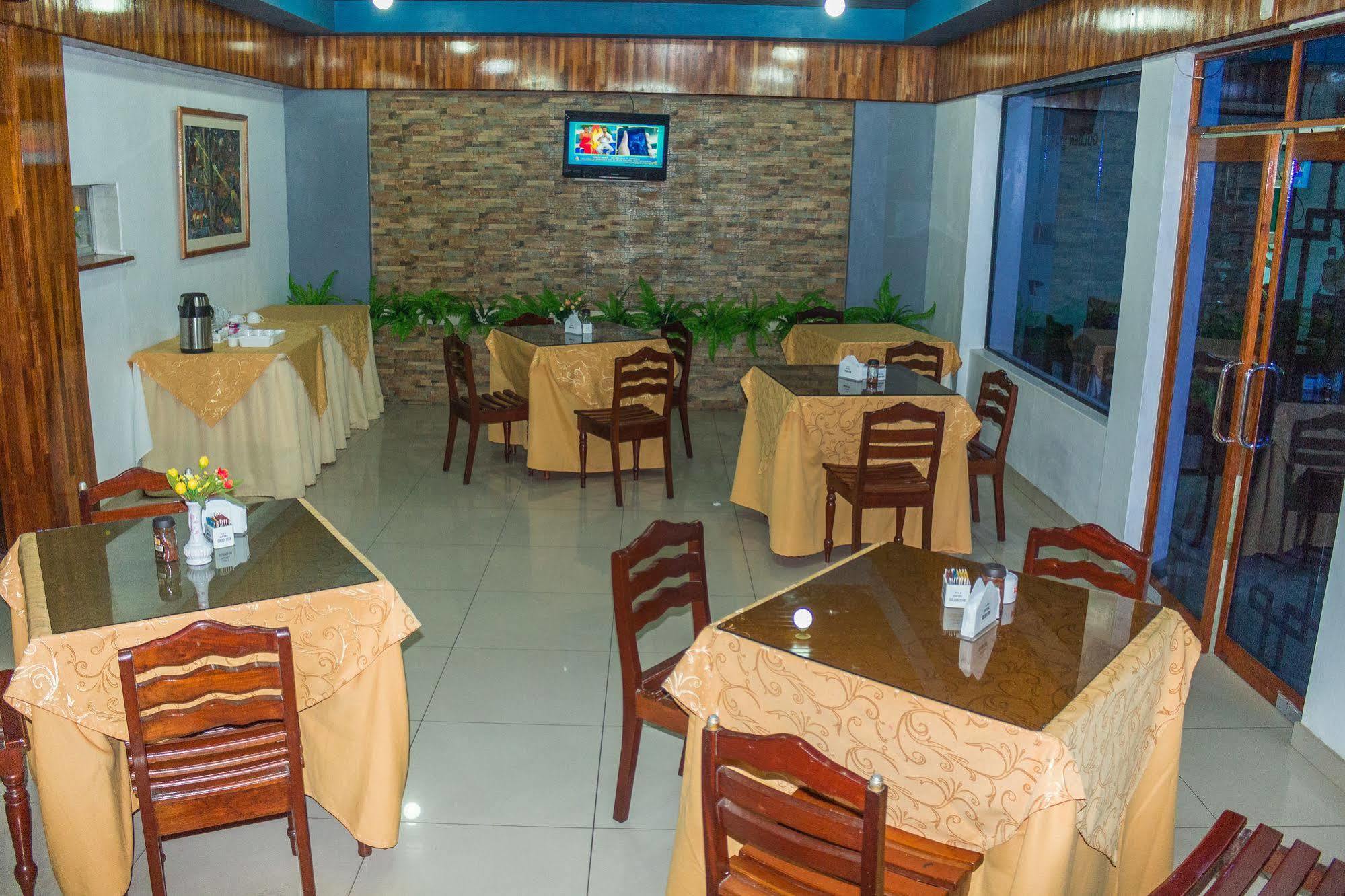 Hotel Golden Star อีกีโตส ภายนอก รูปภาพ